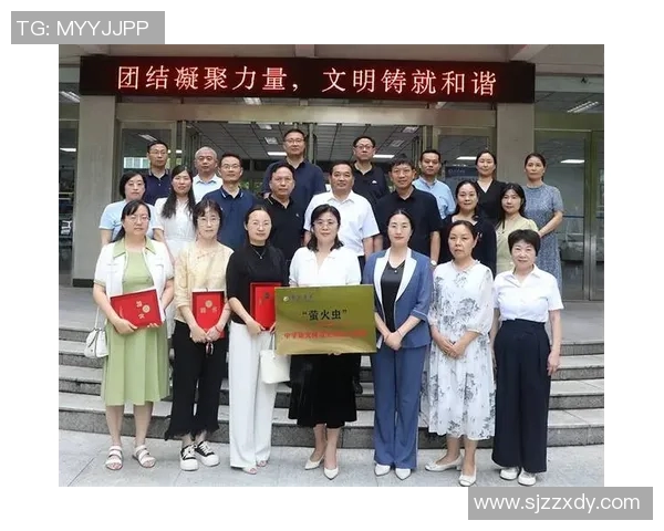 于德豪的奋斗历程与成功秘诀探秘：从平凡到卓越的成长之路