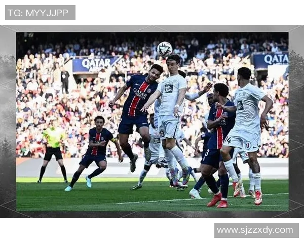 多特蒙德与巴黎圣日耳曼激战正酣比分悬念引发球迷热议